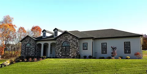 1044 Hillstone Village Dr, Murrysville, PA 15632