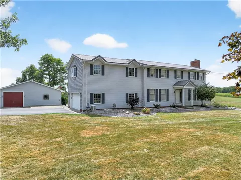 1378 Mile Hill Rd, Ellwood City, PA 16117
