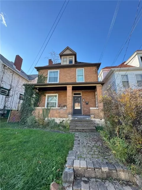 1050 Vance Ave, Coraopolis, PA 15108