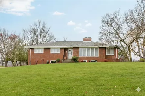 118 Clearview Dr, Mcmurray, PA 15317