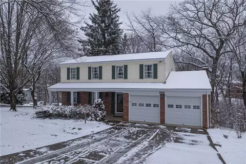 221 Disney Dr, Moon Twp, PA 15108