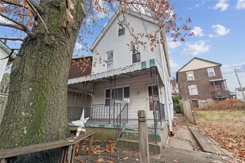 122 N Holland Ave, Braddock, PA 15104