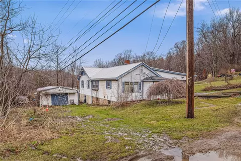 497 Three Mile Hl, Mount Pleasant, PA 15666
