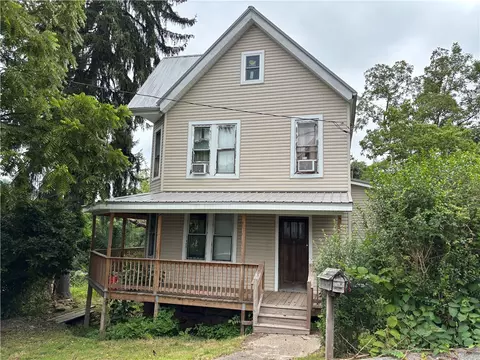 4 Brokers Ln, Penn, PA 15675