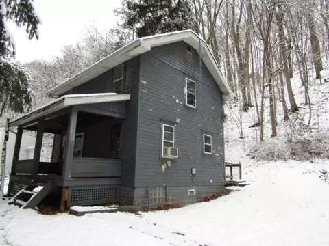 234 Spring Run Rd, Crescent, PA 15046