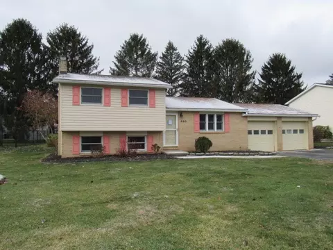 860 Lansberry Ct, Somerset, PA 15501