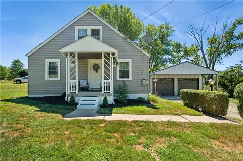 135 Pear Orchard Rd, Coraopolis, PA 15108