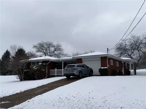 129 Byerly Dr, Jeannette, PA 15644