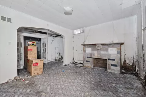 Living - 264 Fleet St, Braddock, PA 15104 photo 3 of 5