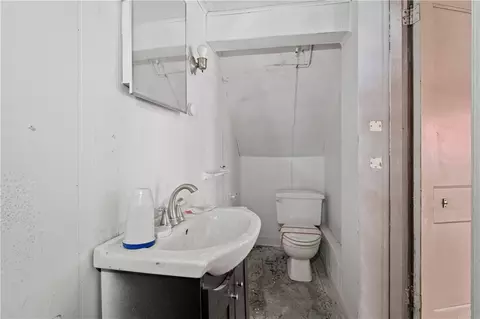 Bath - 264 Fleet St, Braddock, PA 15104 photo 1 of 2