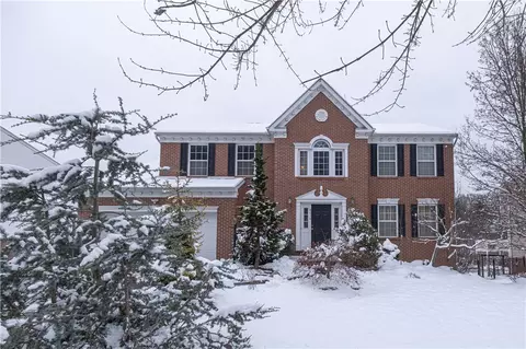 8010 Maureen Dr, Cranberry Township, PA 16066