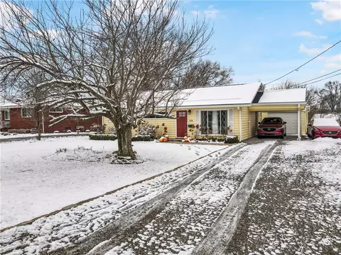 308 Eisenhower Dr, Natrona Heights, PA 15065