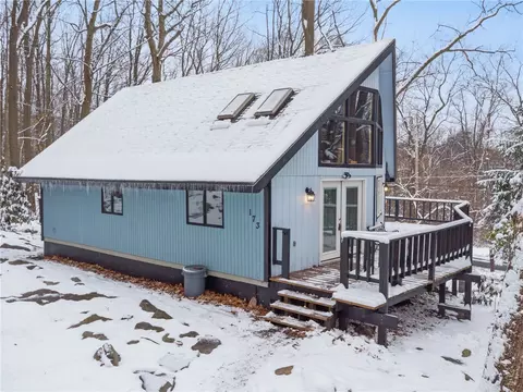 173 Snowshoe Rd, Acme, PA 15610