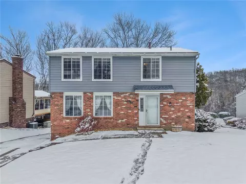 123 Penn Crest Dr, White Oak, PA 15131