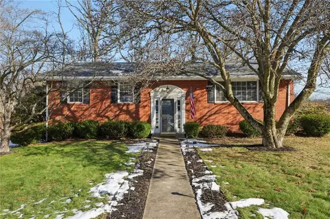 108 Shippen Dr, Coraopolis, PA 15108