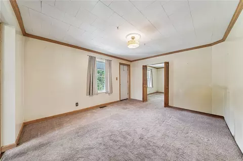 Living - 29 Creedmore Rd, Cecil, PA 15321 photo 4 of 7