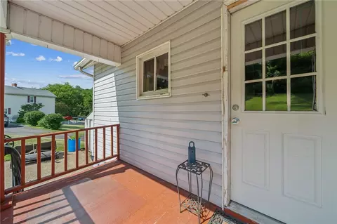 Exterior - 29 Creedmore Rd, Cecil, PA 15321 photo 5 of 8