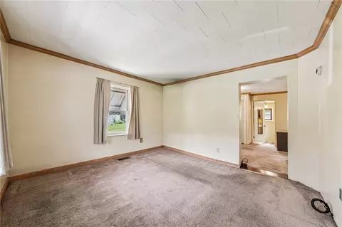 Living - 29 Creedmore Rd, Cecil, PA 15321 photo 6 of 7