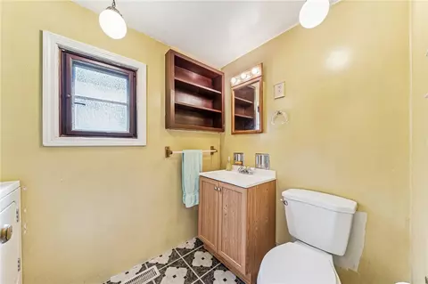 Bath - 29 Creedmore Rd, Cecil, PA 15321 photo 3 of 3