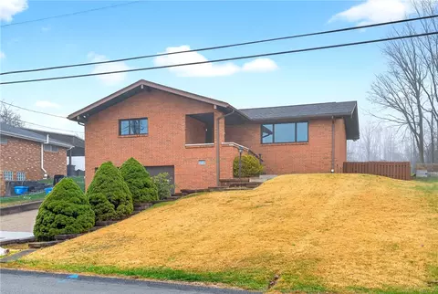 14223 Roberta Dr #5, Irwin, PA 15642