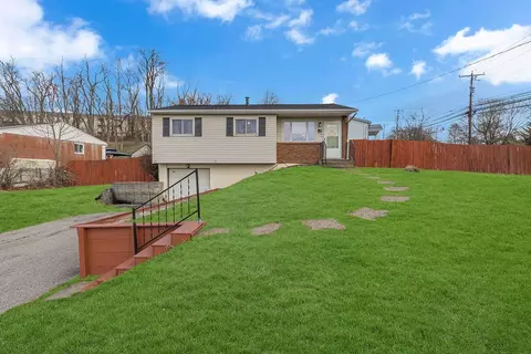 100 Palomino Dr, Oakdale, PA 15071