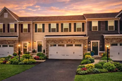 209 Sierra Dr, Canonsburg, PA 15317