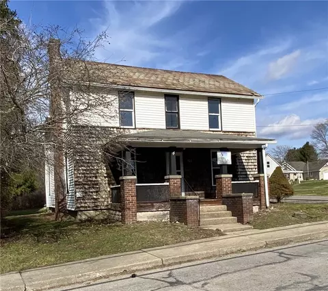 302 W Cooper St, Slippery Rock, PA 16057