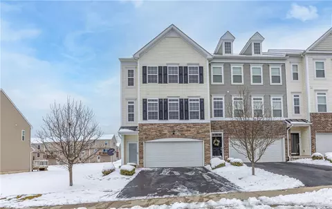 10 Roosevelt Dr, Mckees Rocks, PA 15136
