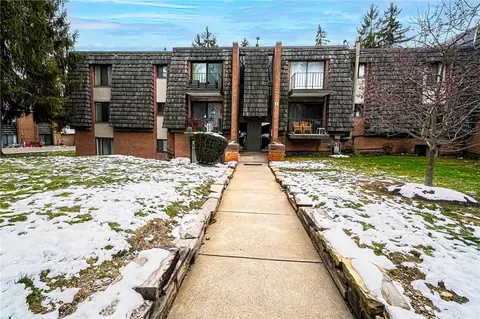 124 Forest Green Dr, Coraopolis, PA 15108