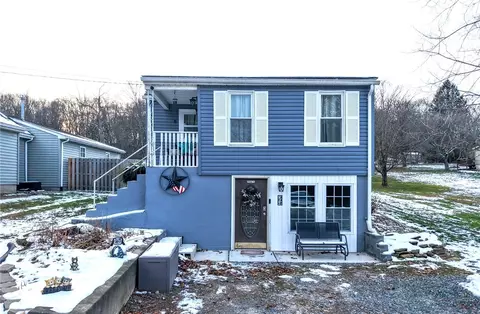394 Country Club Dr, Ellwood City, PA 16117