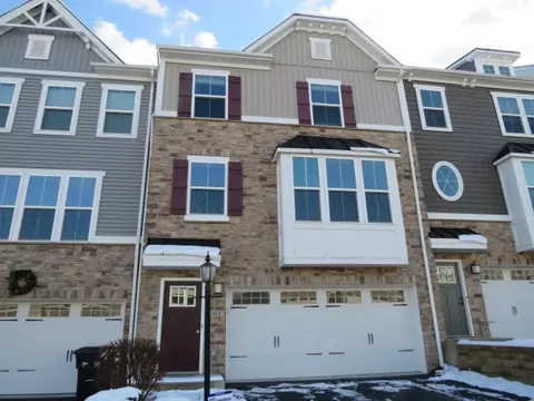 1414 Deer Creek Crossing Dr, Canonsburg, PA 15317