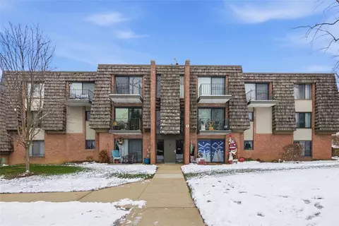 511 Forest Green Dr, Coraopolis, PA 15108