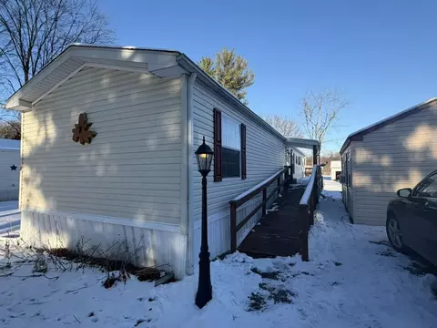 7 Quartz Ln, Grove City, PA 16127