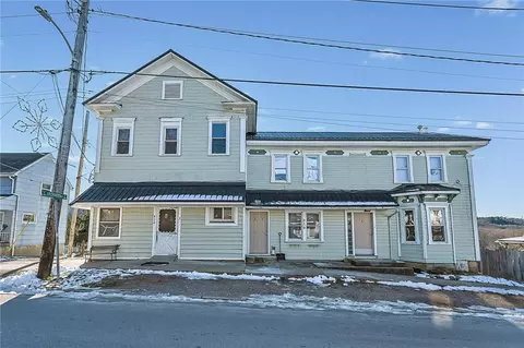 916 E Main St, PA 16249