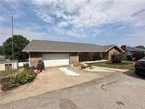 1135 Mccrory Ln, California, PA 15419