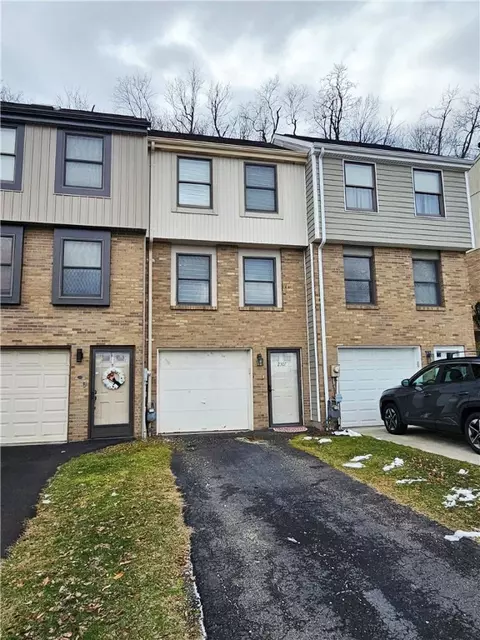 2307 Old Greentree Rd, Carnegie, PA 15106