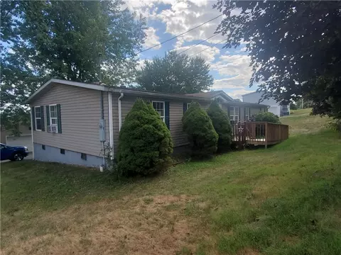 1102 Ross Ave, Ford City, PA 16226