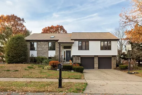 208 Kenrich Dr, Moon Twp, PA 15108
