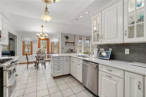 2108 Mickanin, Irwin, PA 15642 photo 9