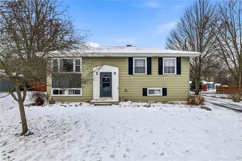 1415 Wakefield Dr, Hermitage, PA 16148