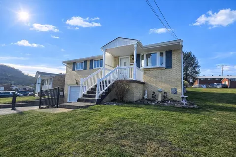 262 Vista Dr, Apollo, PA 15613