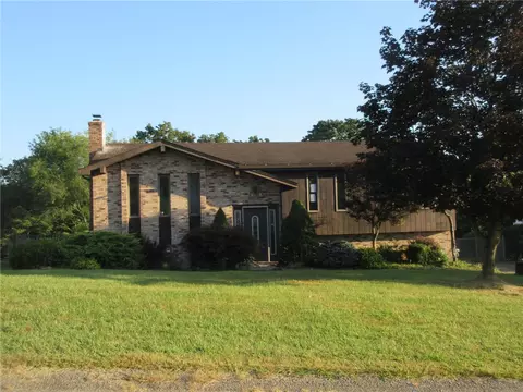 2202 The Cir, Washington, PA 15301