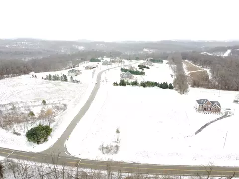 102 Hibernia Dr, Harmony, PA 16037