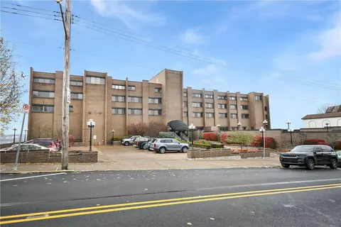 1000 Grandview Ave #401, Pittsburgh, PA 15211