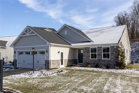 10 Maple Hl, Washington, PA 15301