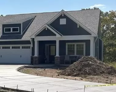 134 Sterling Oaks Dr, Trafford, PA 15085