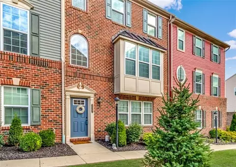 227 Thornapple Ln, Cranberry Township, PA 16066