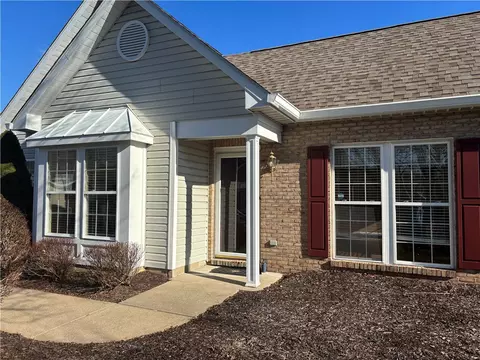 2408 Greystone Dr, Moon Twp, PA 15108