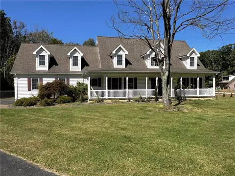 14 Sassafras Ln, Greensburg, PA 15601