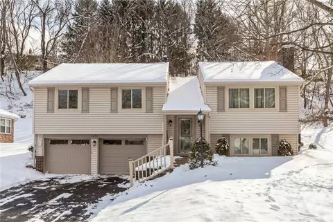8470 Coventry Dr, Allison Park, PA 15101